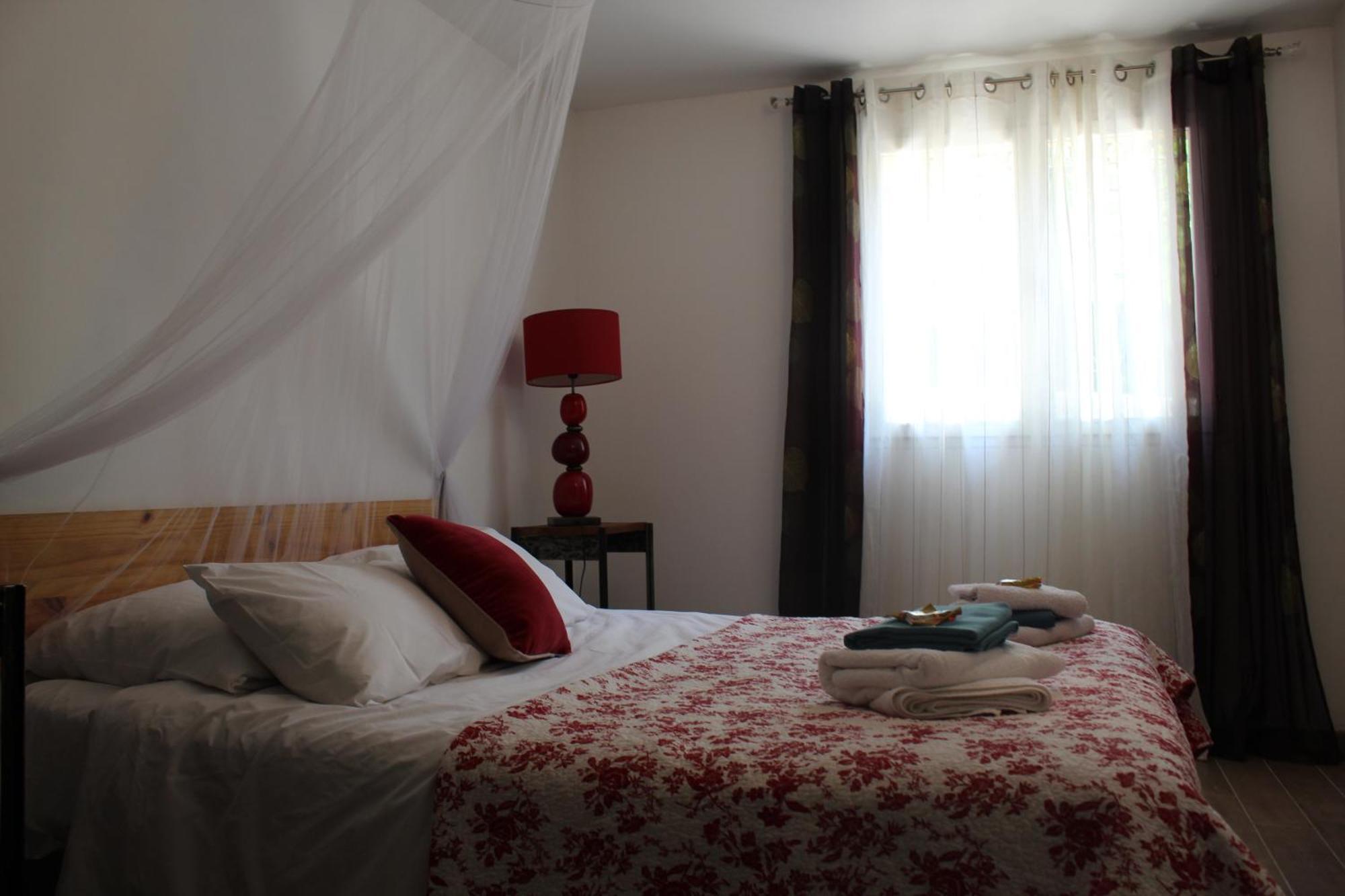 Villa Pierre Blanche Le Calme A 5Mn Du Centre Ville Nimes Ngoại thất bức ảnh